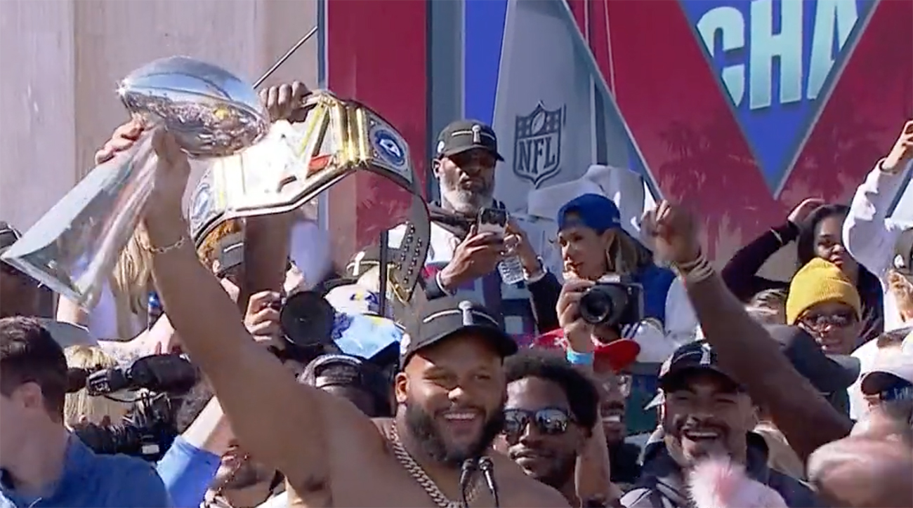 aaron donald flexes insane physique during super bowl parade