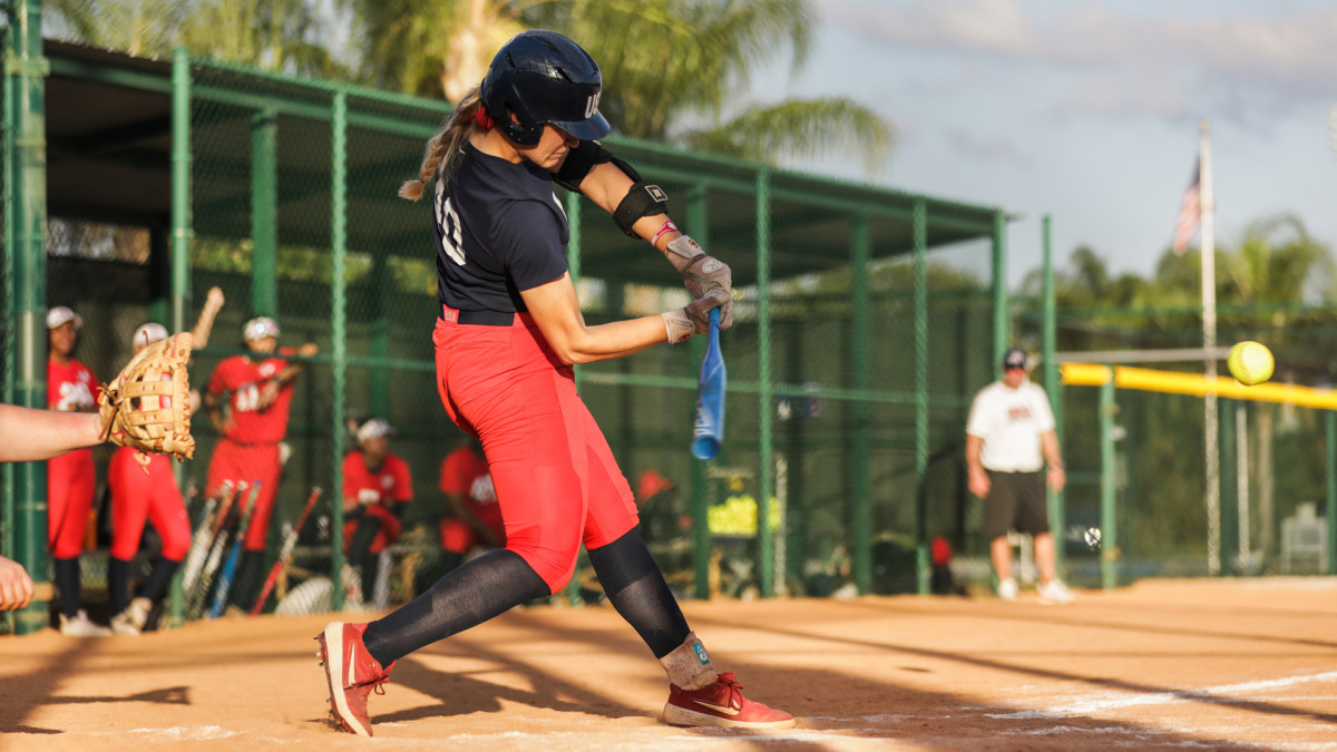 Why Oklahoma Catcher Kinzie Hansen is on a 'Mission' After Making Her  Season Debut - Sports Illustrated Oklahoma Sooners News, Analysis and More