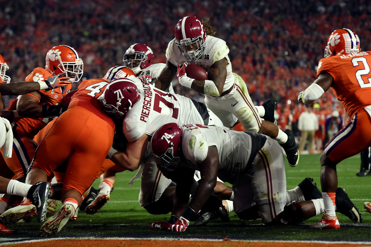 Alabama Crimson Tide running back Derrick Henry (2) scores a touchdown during the second quarter against the Clemson Tigers in the 2016 CFP National Championship at University of Phoenix Stadium.