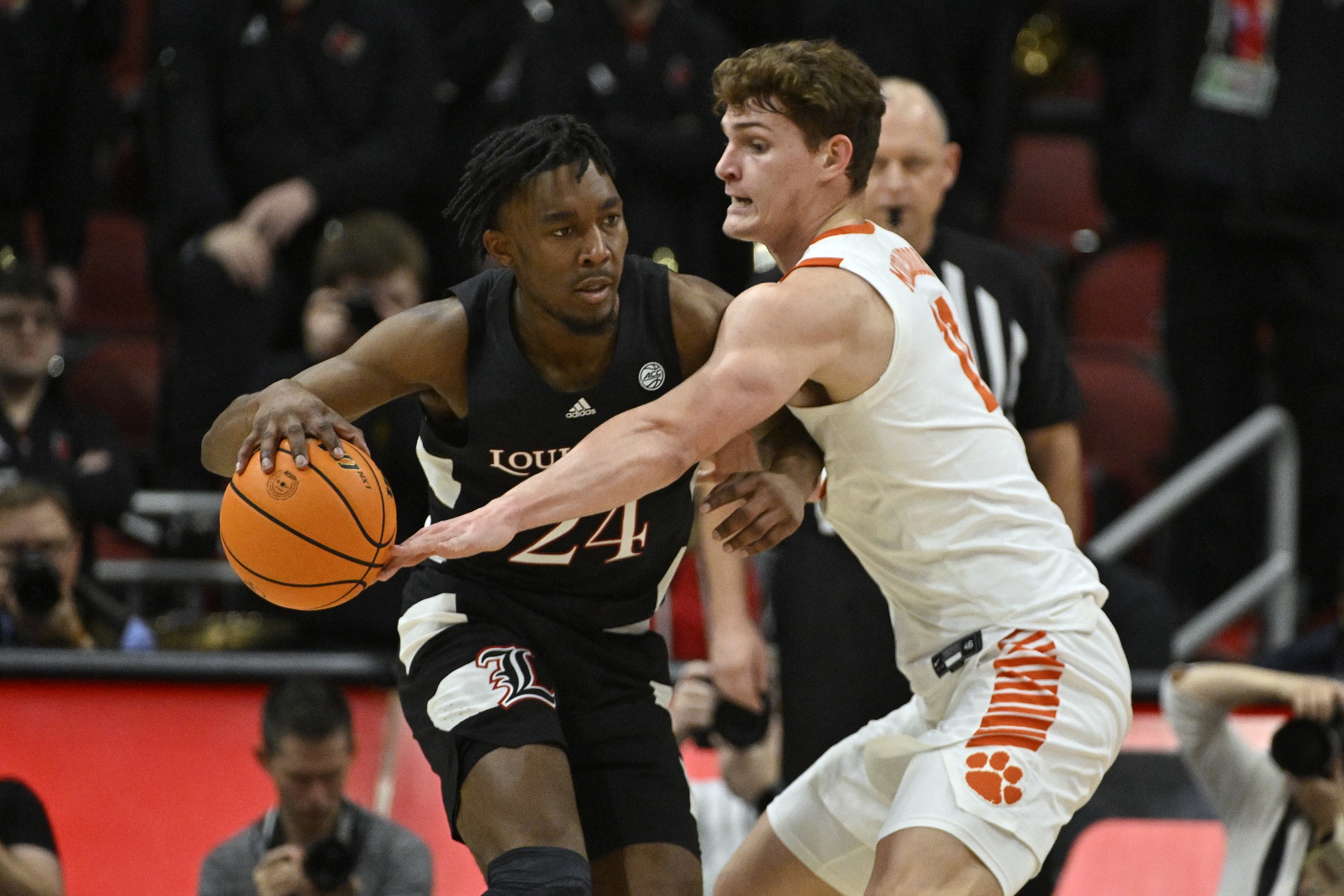 Louisville basketball beats Clemson to end seven-game losing streak