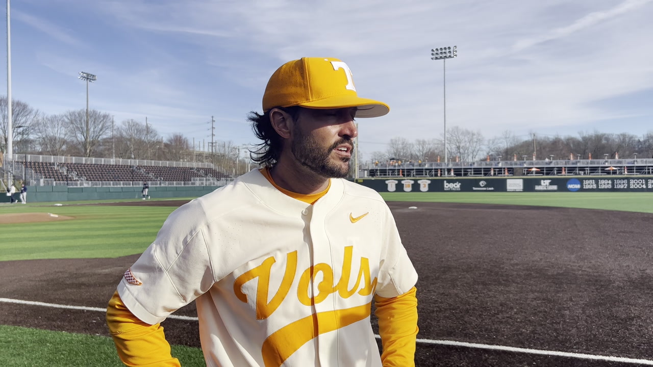 Dickey emerges as offensive force as Tennessee sweeps Iona, Baseball