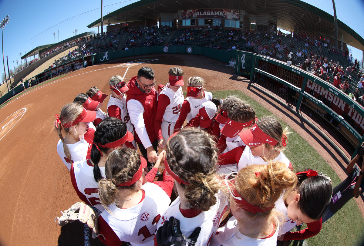 Alabama softball huddle