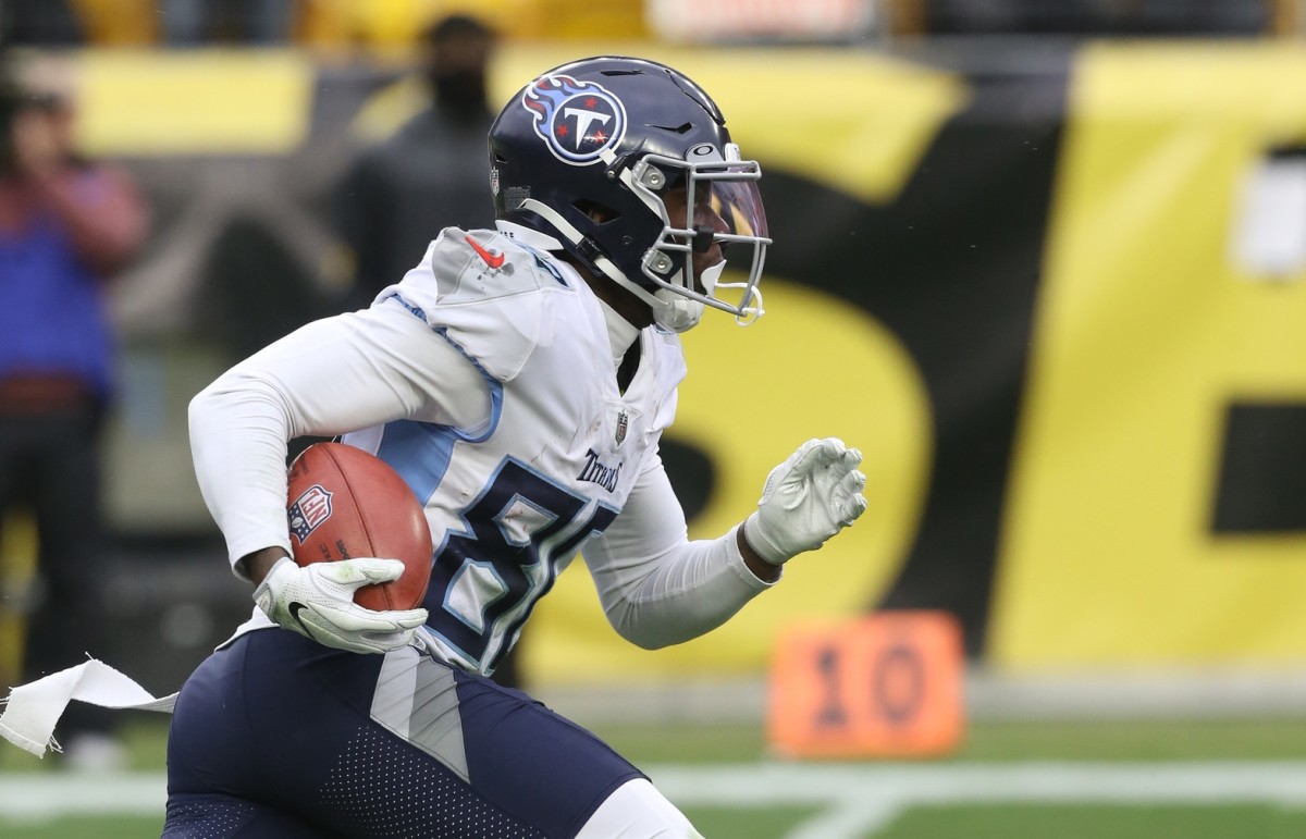 Tennessee Titans wide receiver Chester Rogers (80) returns a punt