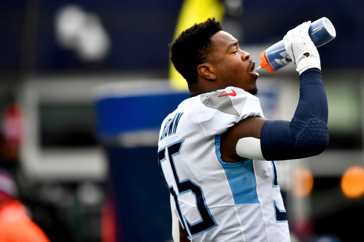 Tennessee Titans inside linebacker Jayon Brown (55) runs in defense against  the Buffalo Bills during the