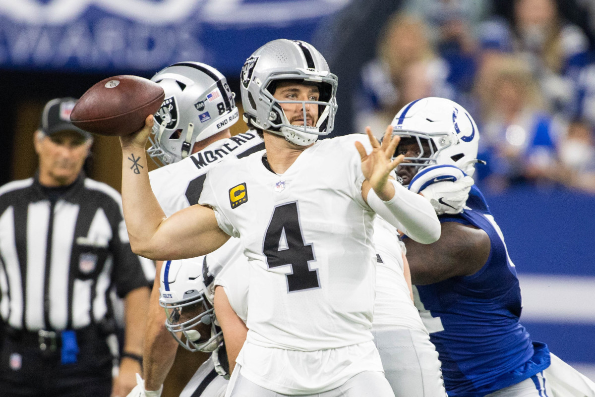 Browns, Colts eyeing Derek Carr as Raiders' division rivals load up