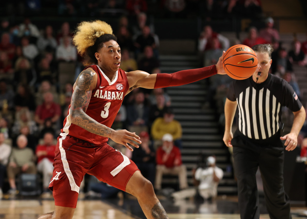 No. 24 Alabama Basketball Bounces Back To Overcome Vanderbilt, 74-72 ...