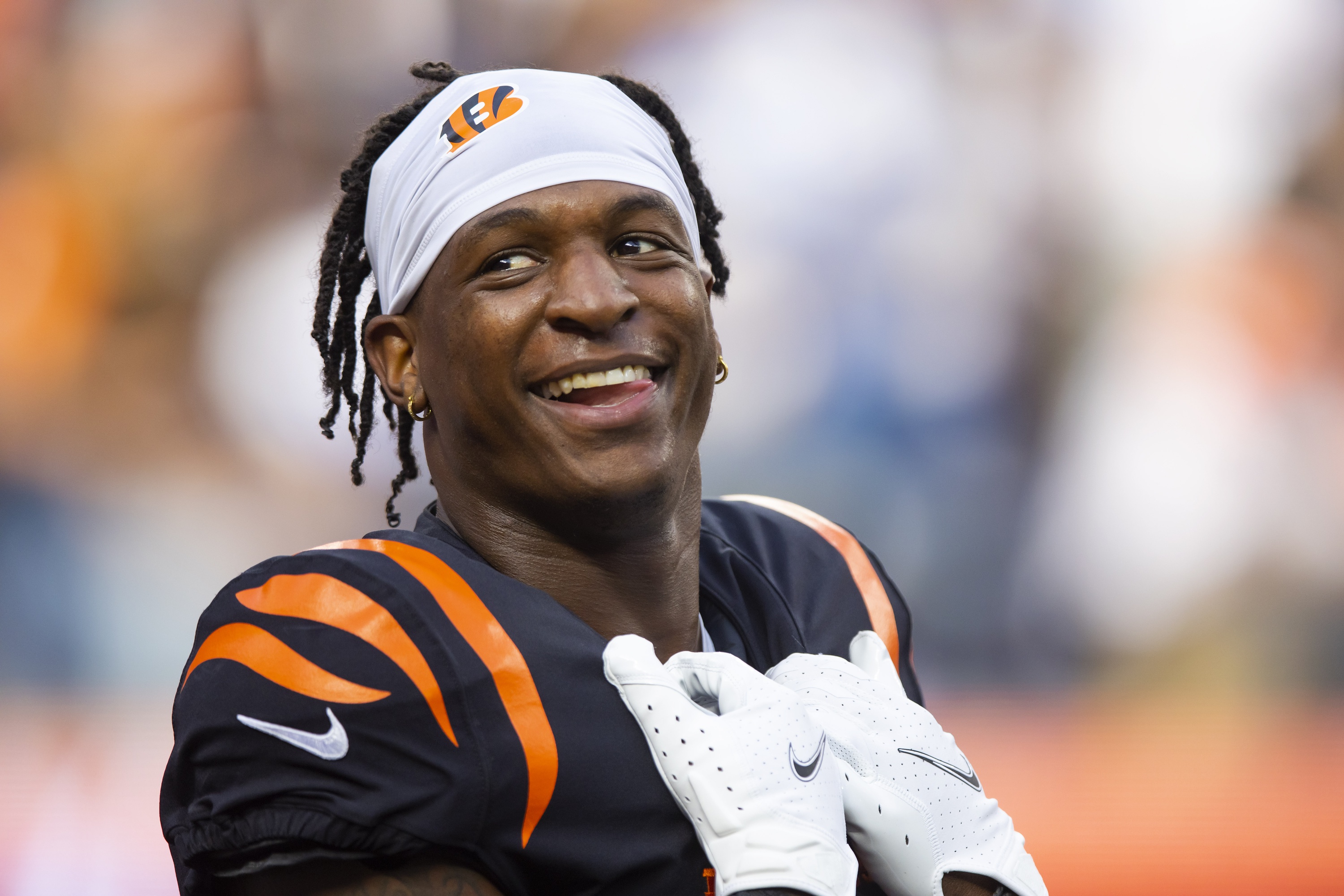 Mike Hilton Recruiting Players to Cincinnati Bengals, Eyes New England  Patriots Star J.C. Jackson - Sports Illustrated Cincinnati Bengals News,  Analysis and More