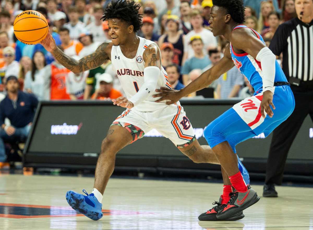 Auburn Tigers guard Wendell Green Jr. (1) passes the ball as Auburn Tigers take on Mississippi Rebels at Auburn Arena in Auburn, Ala., on Wednesday, Feb. 23, 2022.