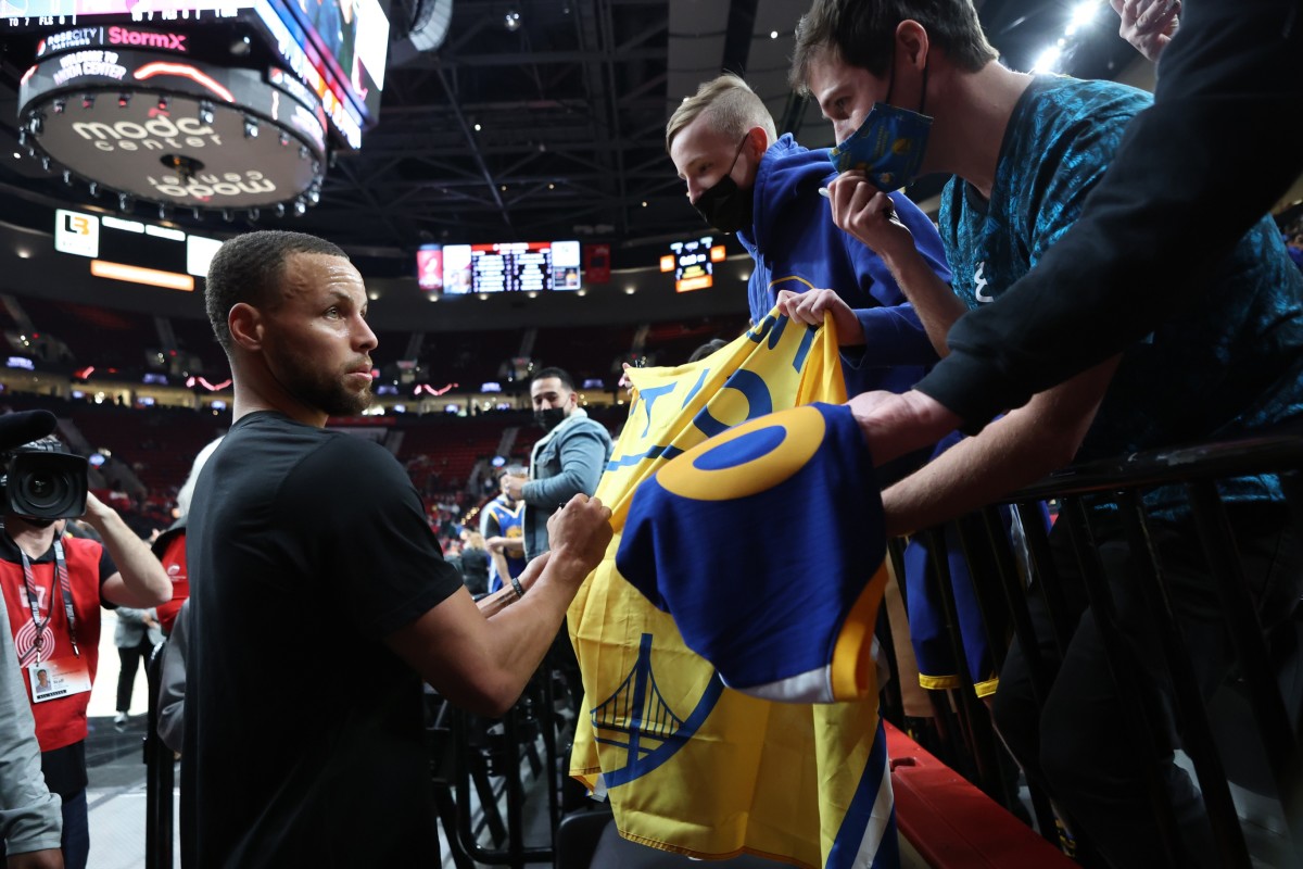 Check Out Steph Curry's Awesome Pregame Outfit - Fastbreak on