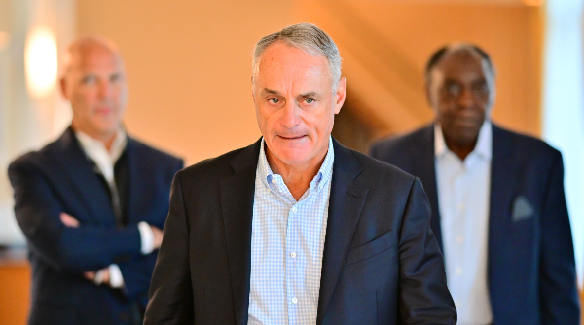 Rob Manfred to Meet With Cleveland Indians Owner Over Use of