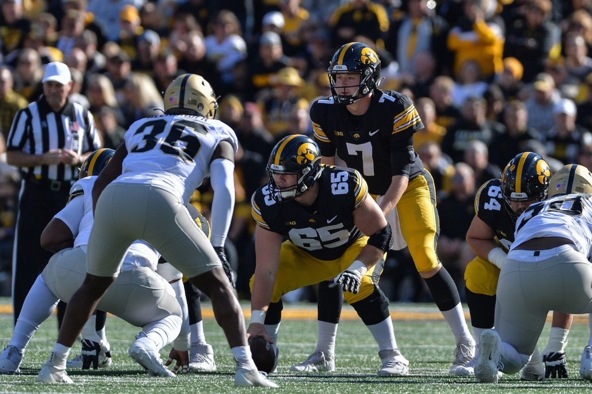 Pittsburgh Steelers Meet With a Dozen Offensive Linemen at NFL Combine ...