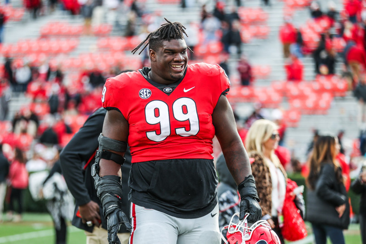 Georgia DT Jordan Davis, weighing in at 341 pounds, runs 4.78 40-yard dash