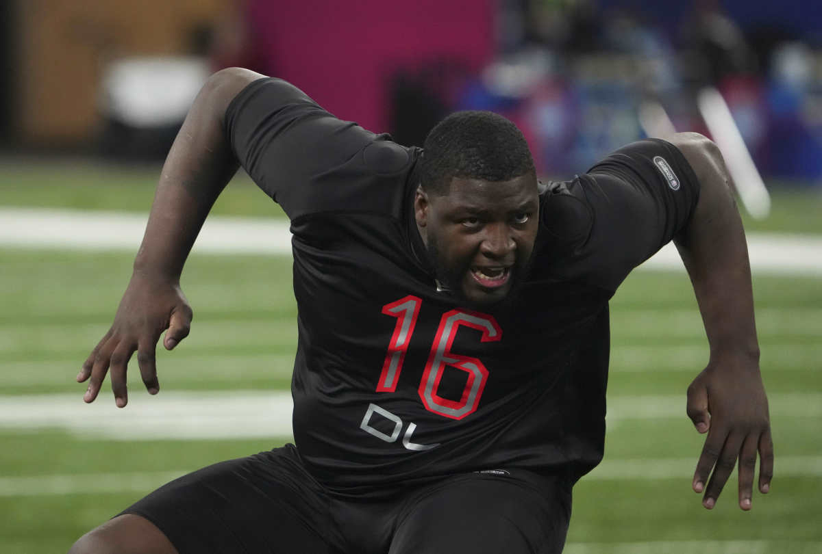 LOOK: Alabama DT Phidarian Mathis declares for 2022 NFL draft