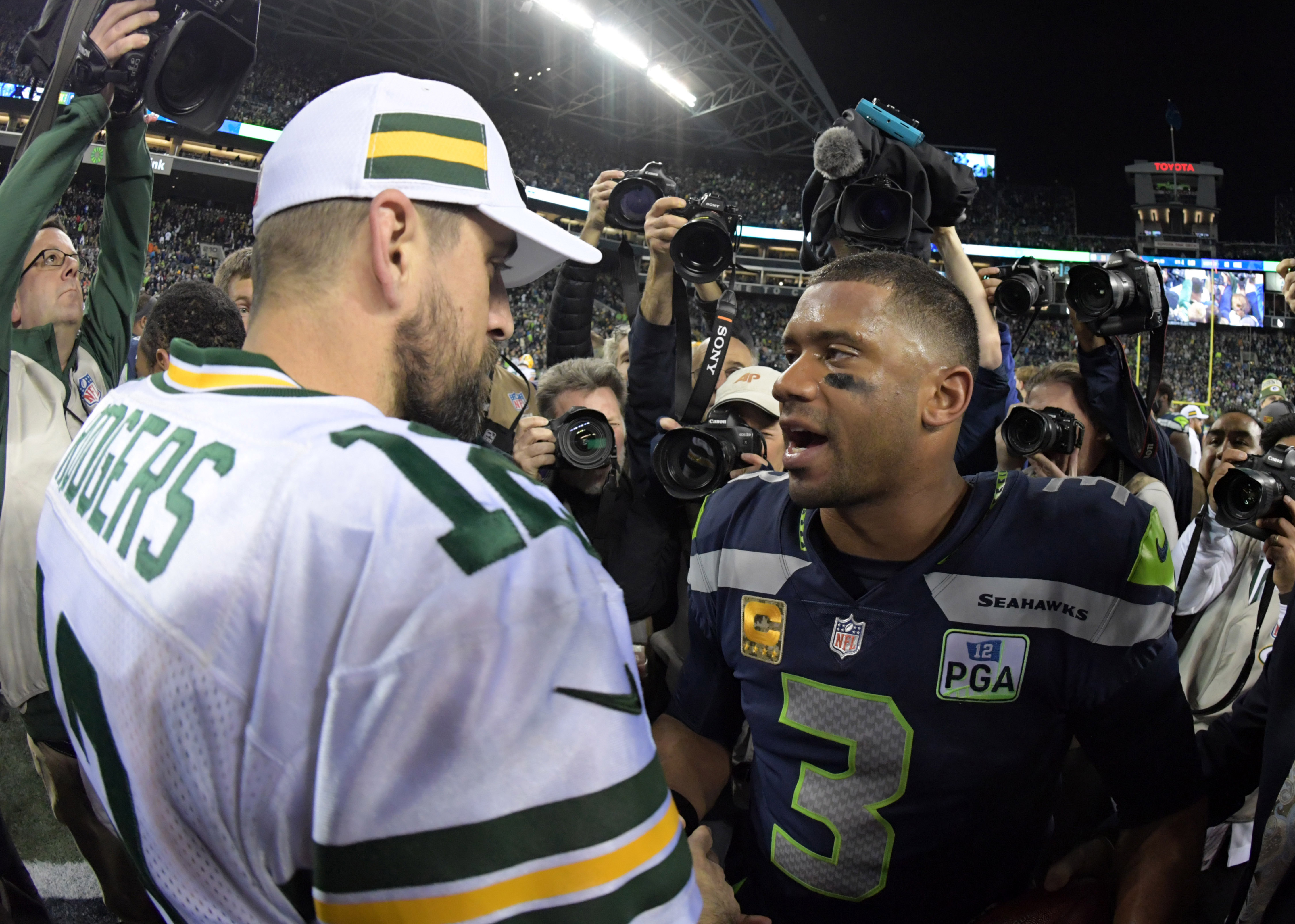 Packers Blank Seahawks 17-0 as Rodgers, Wilson Return - Bloomberg