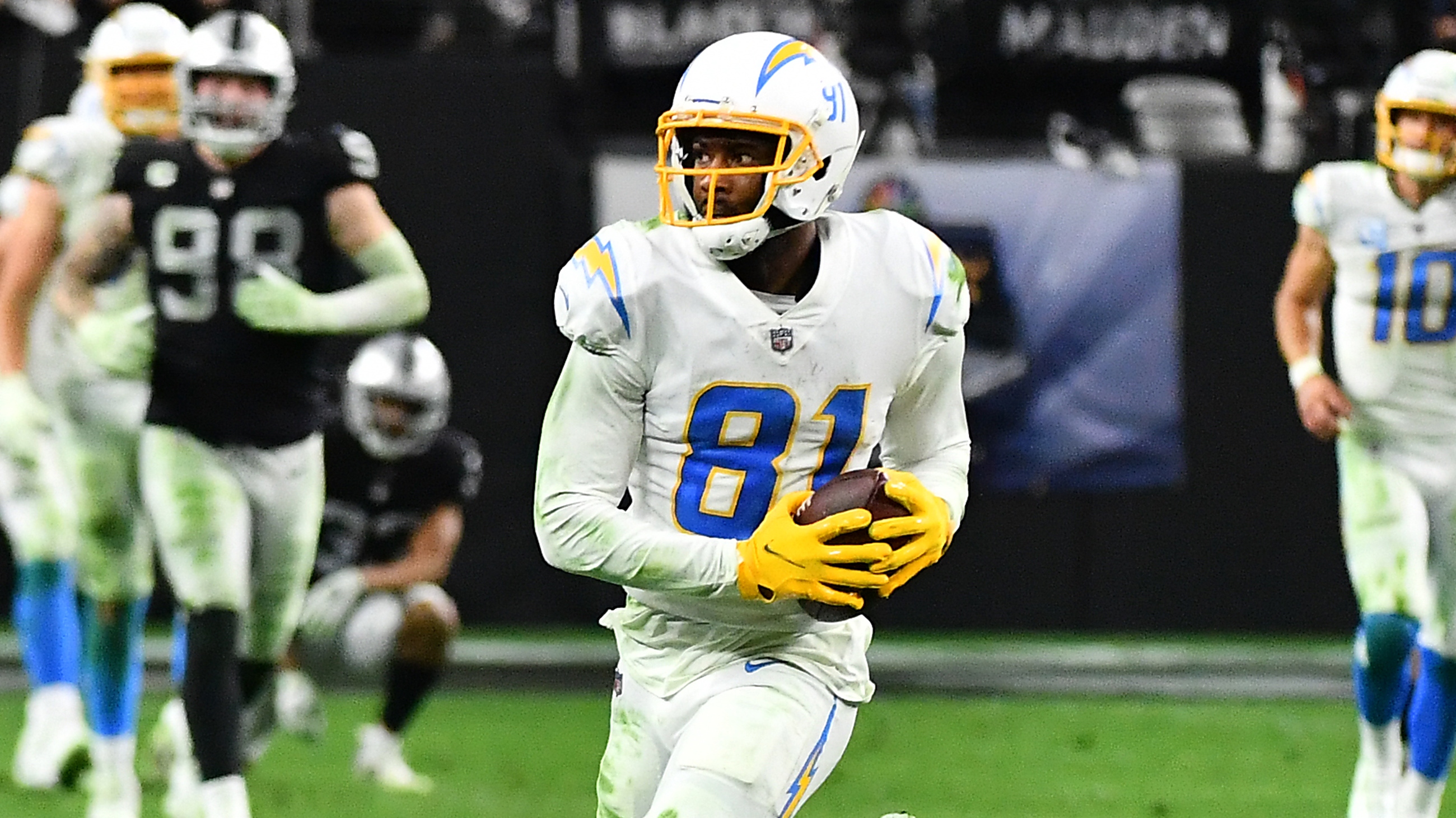 Mike Williams Remains With Chargers, 2022 Fantasy Stock Set to Ascend? -  Roto Street Journal