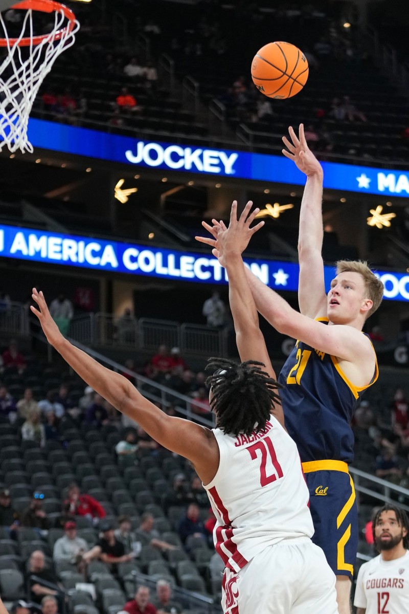 Lars Theimann releases shot against Washington State