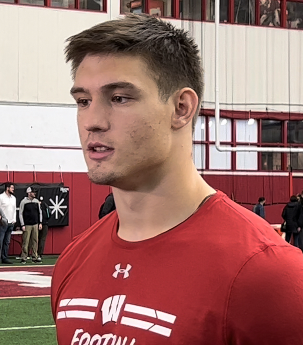 Wisconsin linebacker Leo Chenal runs the 40-yard dash during the