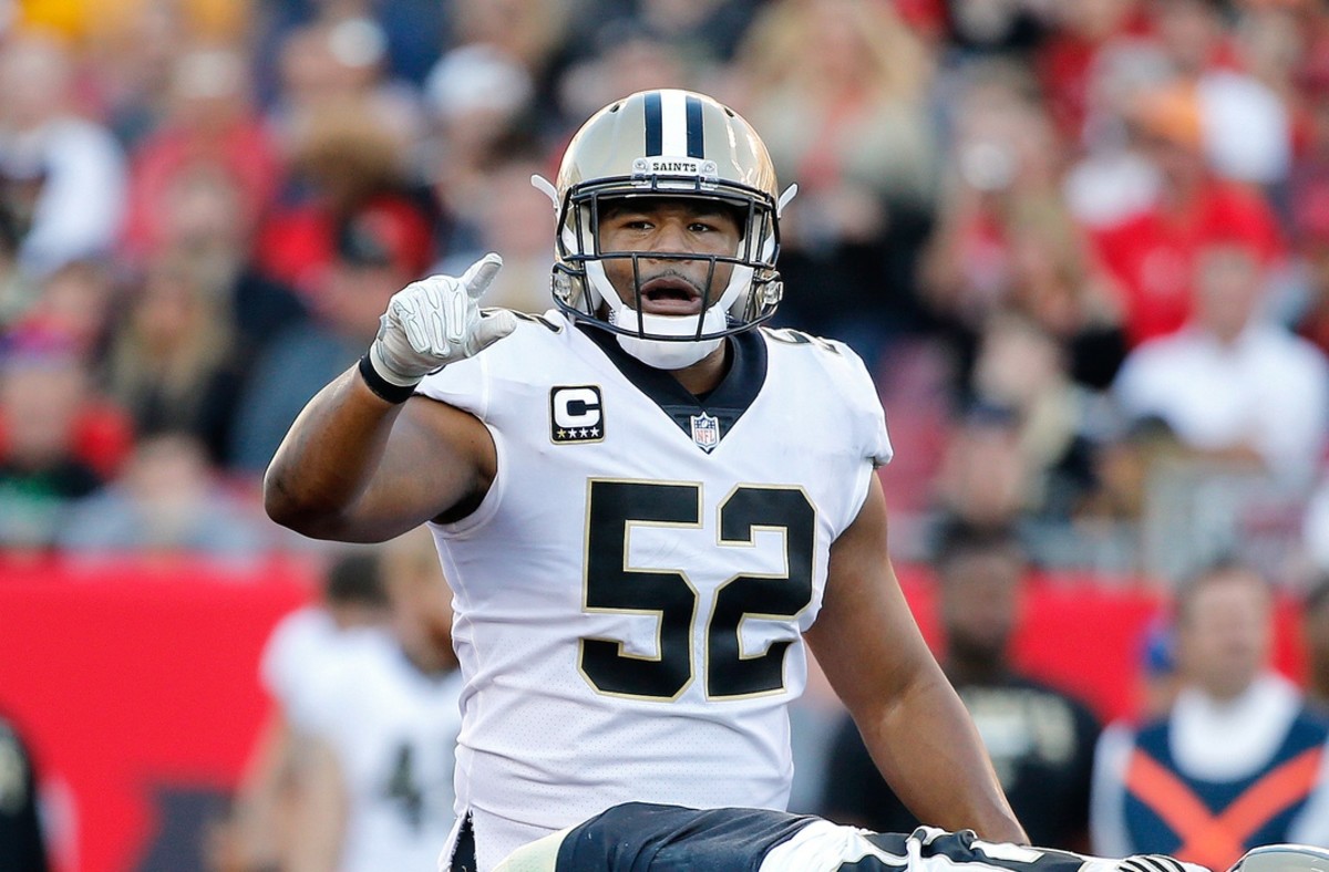 Former New Orleans Saints outside linebacker Craig Robertson (52) calls a play. Mandatory Credit: Kim Klement-USA TODAY