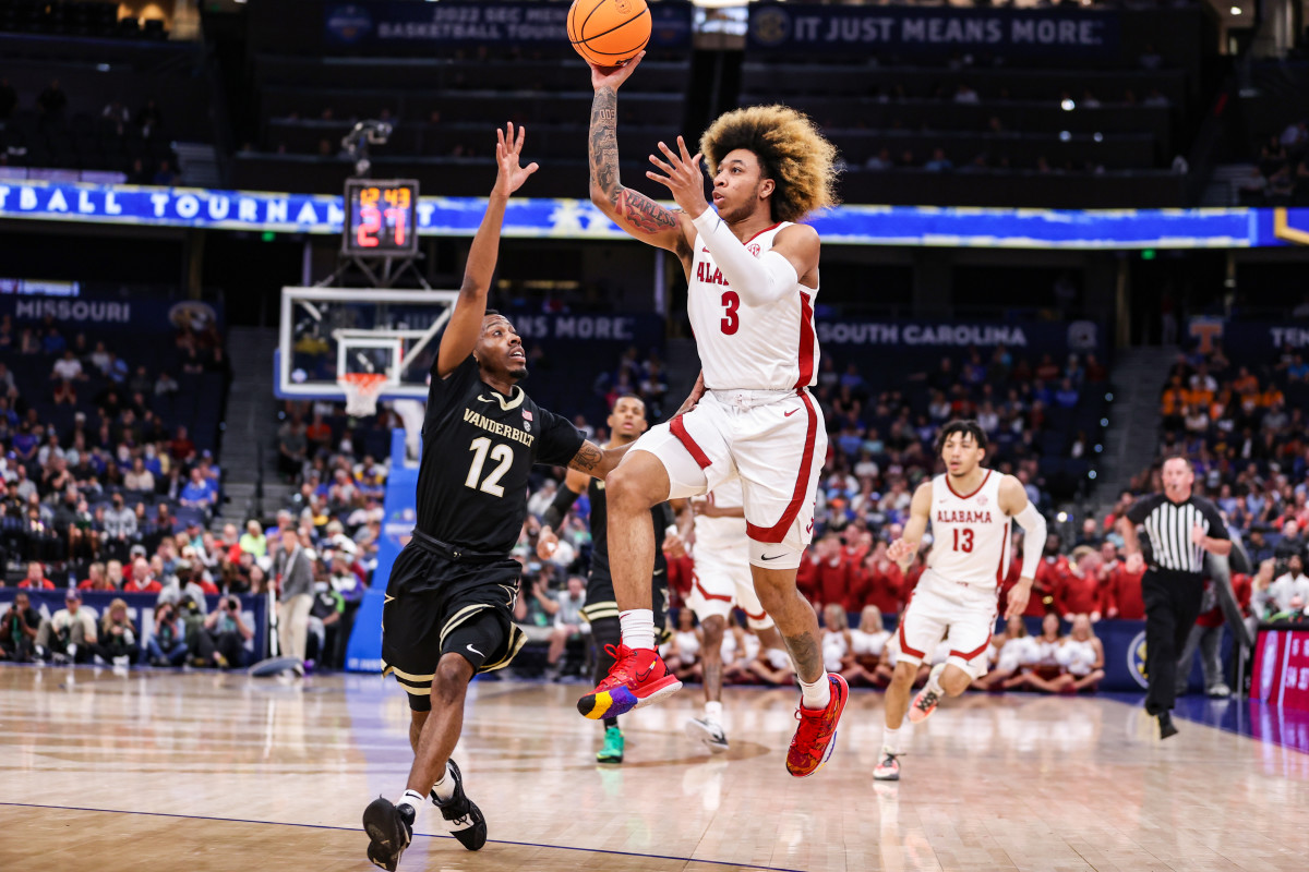 3102022 JD Davidson goes up for a shot_AlabamavsVanderbilt_JT002688