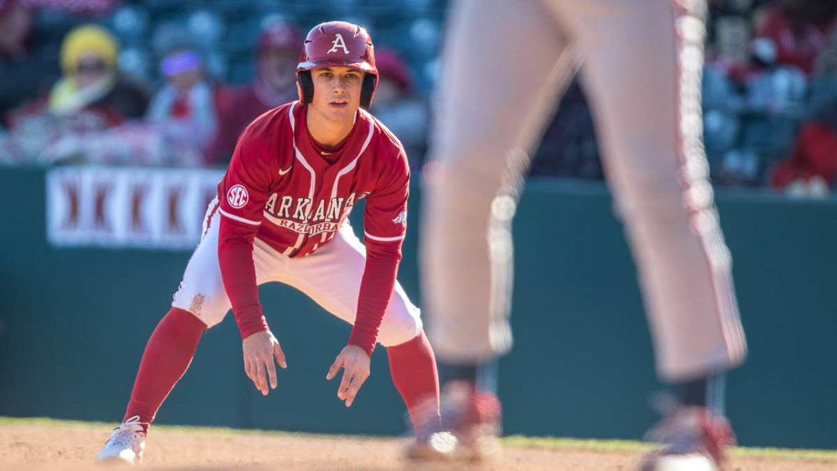 Razorbacks Swat Four Homers, Take Series from UIC