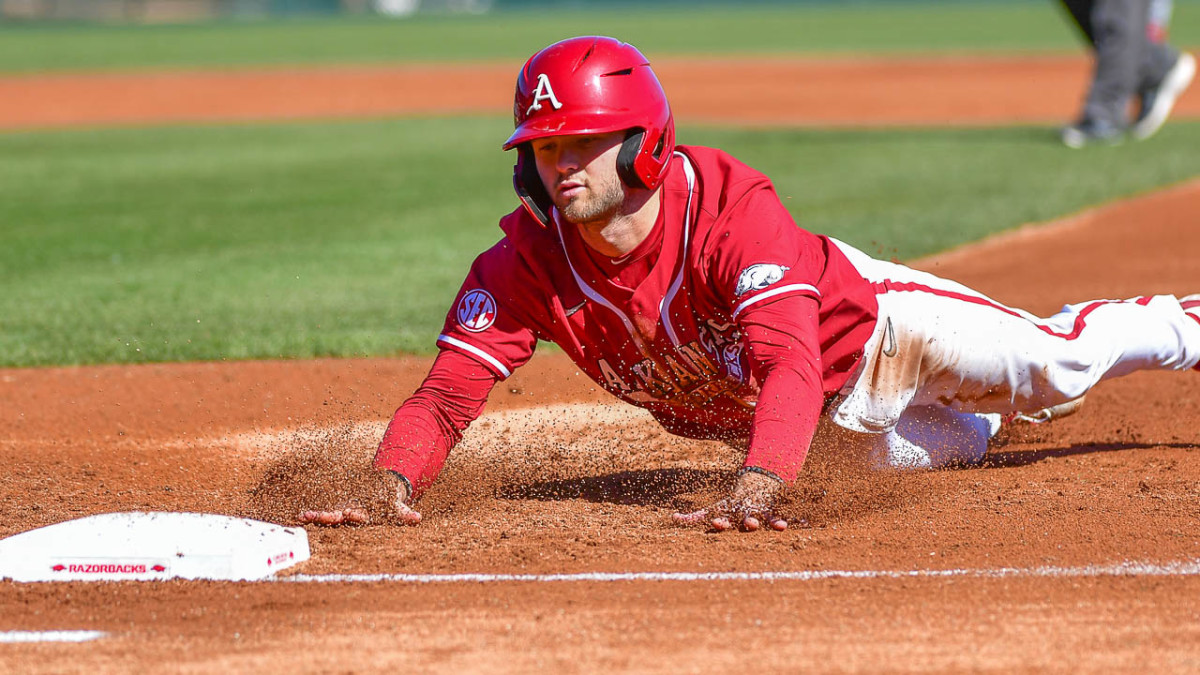 Razorbacks Swat Four Homers, Take Series from UIC