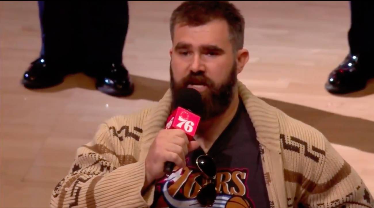 Eagles' Jason Kelce sings national anthem at Sixers game