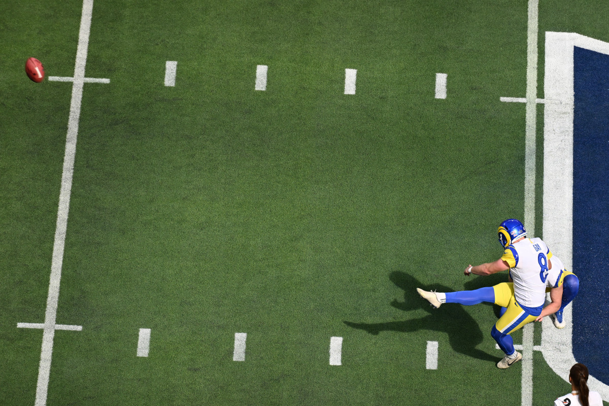 Los Angeles Rams place kicker Matt Gay (8) warms up before an NFL football  game against the Los Angeles Chargers Saturday, Aug. 14, 2021, in  Inglewood, Calif. (AP Photo/Kyusung Gong Stock Photo - Alamy