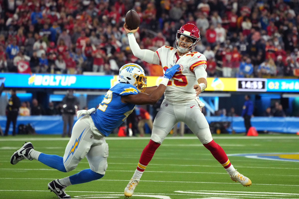 NFL: Kansas City Chiefs at Los Angeles Chargers Dec 16, 2021; Inglewood, California, USA; Kansas City Chiefs quarterback Patrick Mahomes (15) throws a pass while pressured by Los Angeles Chargers outside linebacker Uchenna Nwosu (42) in the first half at SoFi Stadium.