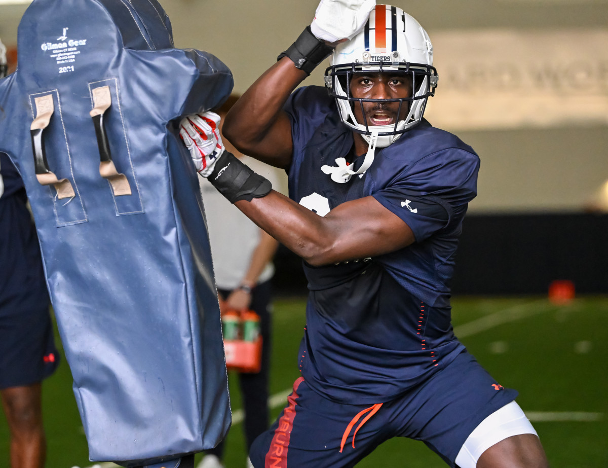 Auburn football practice observations: Holden Geriner with the first-team -  Sports Illustrated Auburn Tigers News, Analysis and More