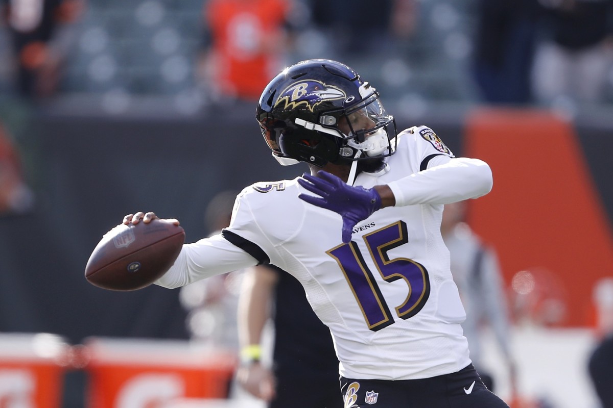 Baltimore Ravens quarterback Josh Johnson (15) warms up before a game against the Cincinnati Bengals at Paul Brown Stadium.