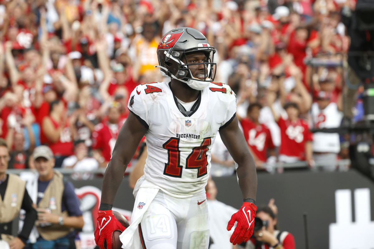 Bucs' Chris Godwin gives an update on ACL injury status Tampa Bay