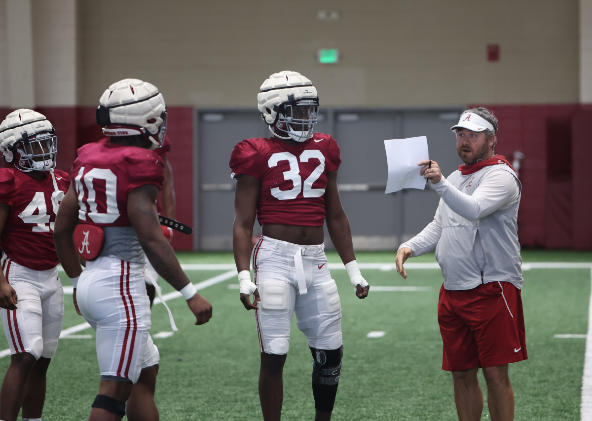 Pete Golding working with linebackers, Deontae Lawson