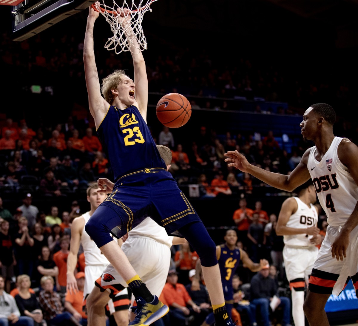 Connor Vanover dunks for Cal