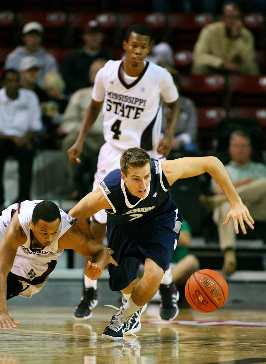 Brian Walsh (right) dives for a loose ball while playing for Akron. He also played at Xavier and was an outstanding three-point shooter. (USA TODAY Sports)