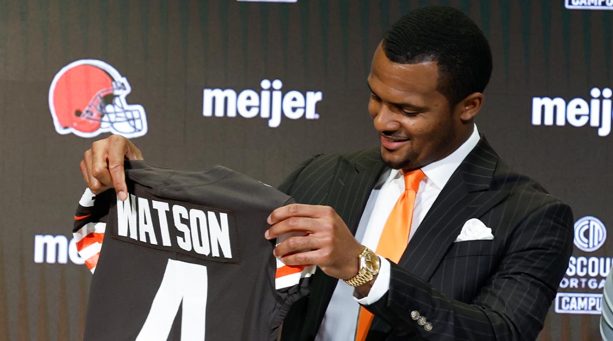 Cleveland Browns new quarterback Deshaun Watson holds his jersey during a news conference at the NFL football team’s training facility, Friday, March 25, 2022, in Berea, Ohio.