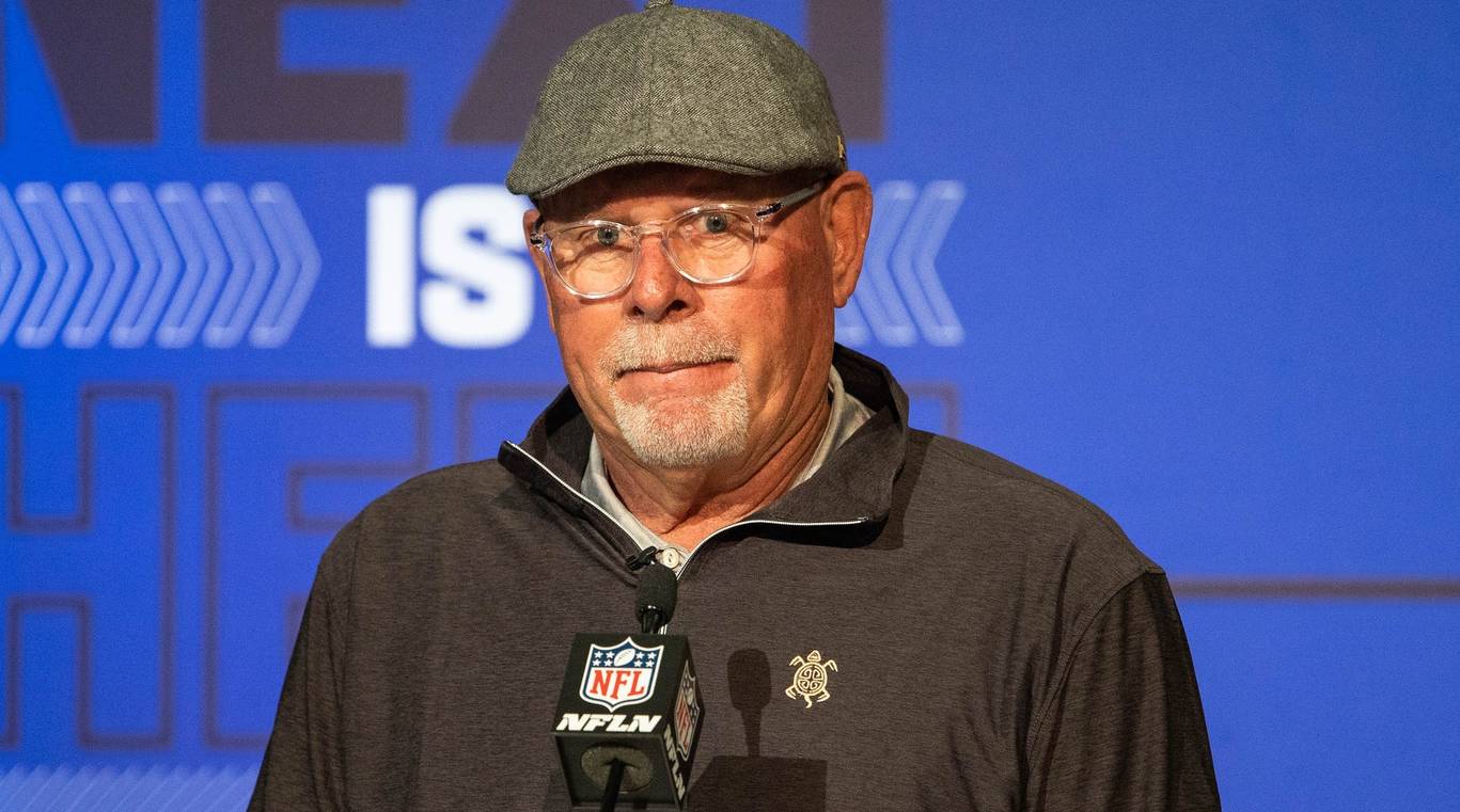 Paramount Press Express  BRUCE ARIANS JOINS CBS SPORTS AS NFL GAME ANALYST