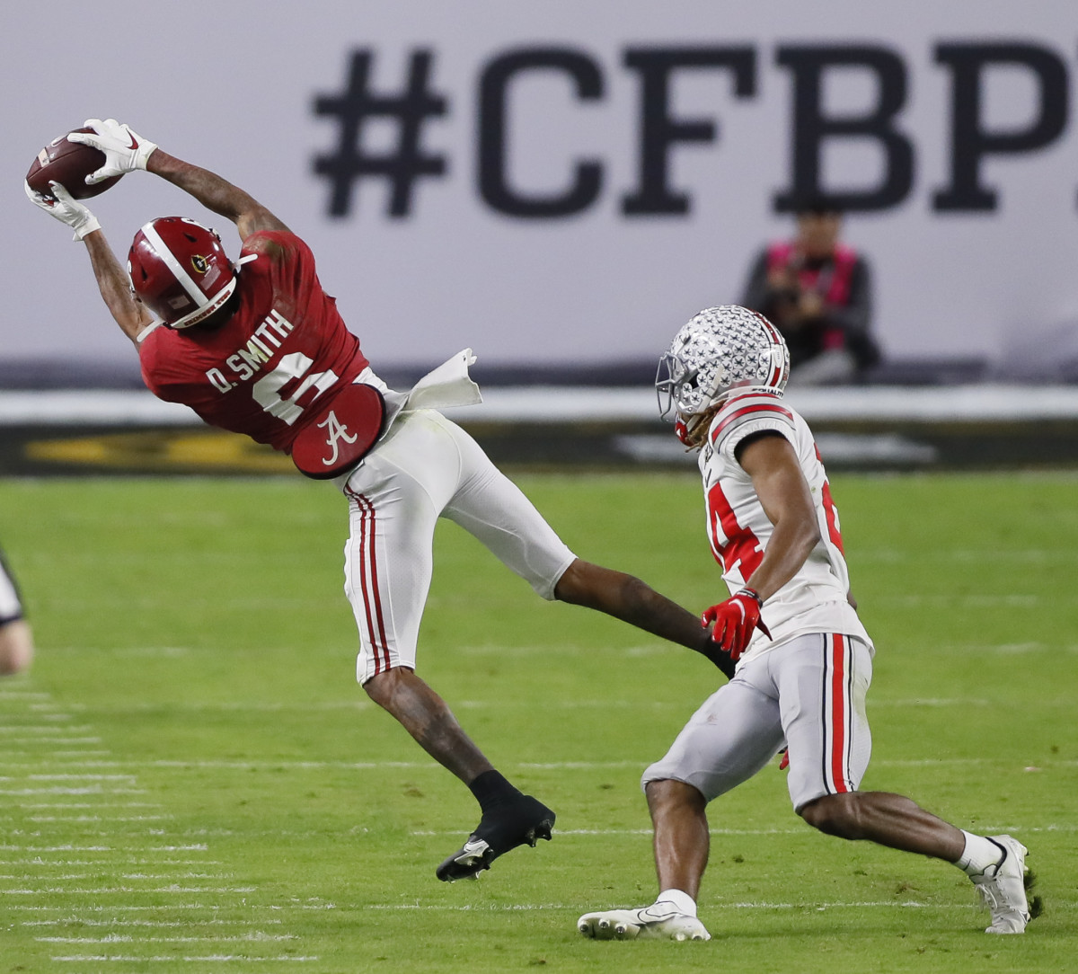 Alabama Crimson Tide wide receiver DeVonta Smith (6) catches a pass in front of Ohio State Buckeyes cornerback Shaun Wade (24) during the second quarter of the College Football Playoff National Championship at Hard Rock Stadium in Miami Gardens, Fla.