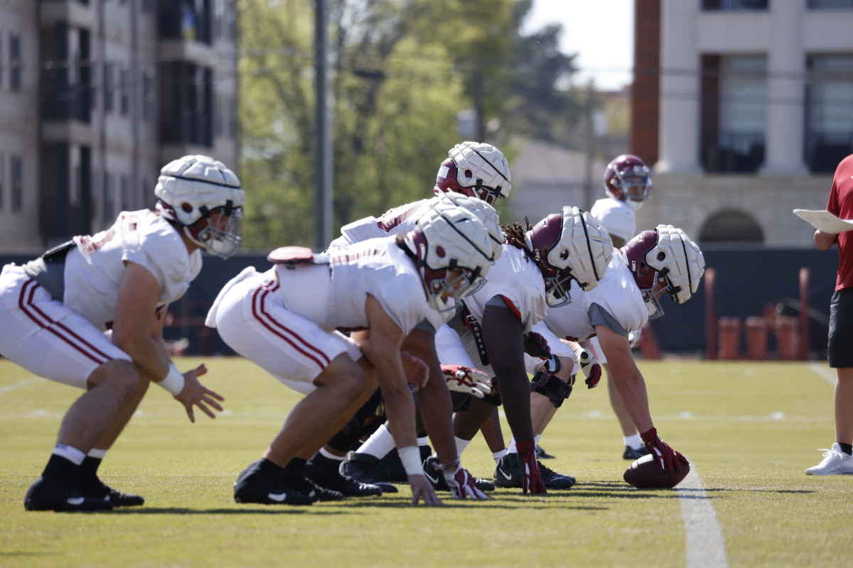 040422_MFB_Offense_Practice_JH0199