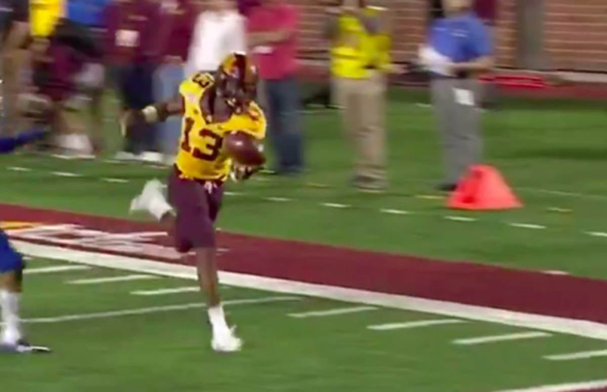 Gophers WR Rashod Bateman: 10 Catches, 139 Yards vs. Illinois 