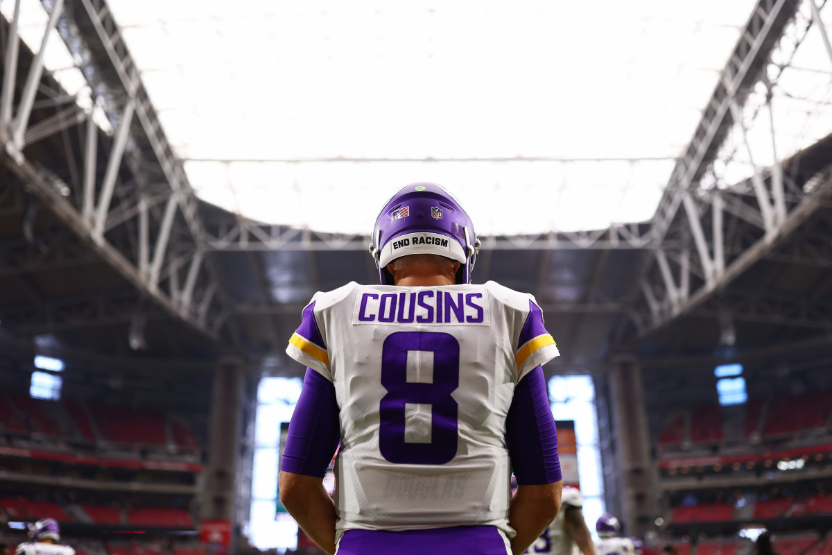 Minnesota Vikings: Kirk Cousins 2022 Mini Cardstock Cutout - Officiall –  Fathead