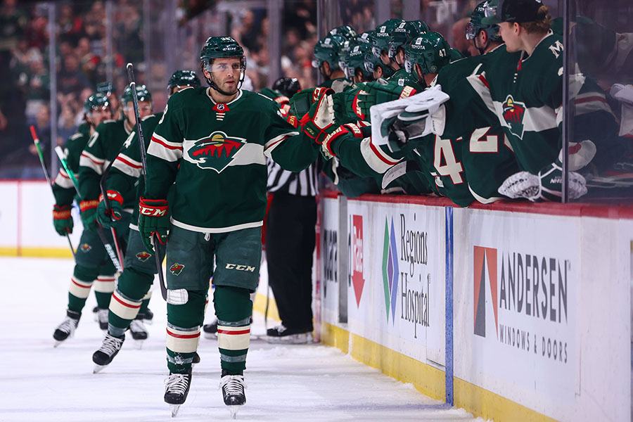 Hartman scores late, Wild win ugly over Blackhawks - Sports Illustrated ...