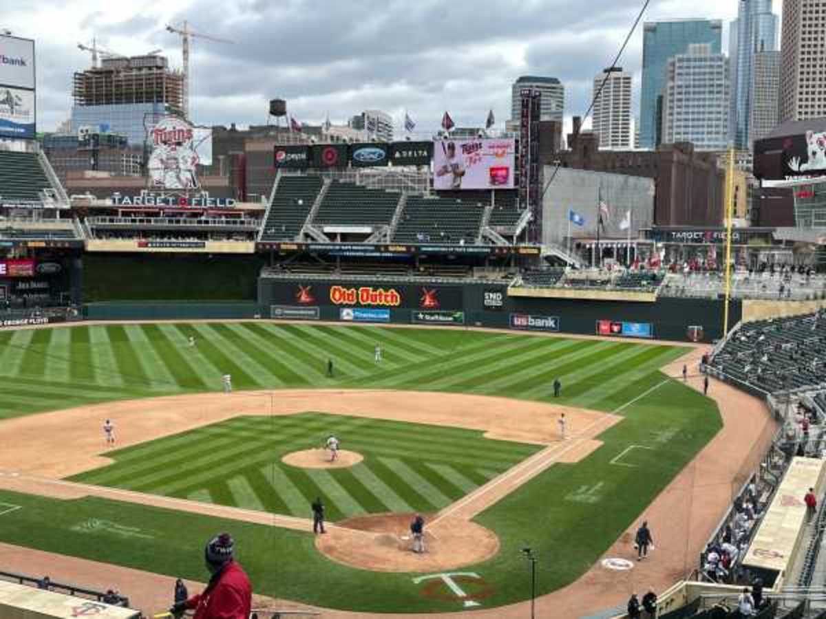 Twins cleared for 10,000 fans at Target Field