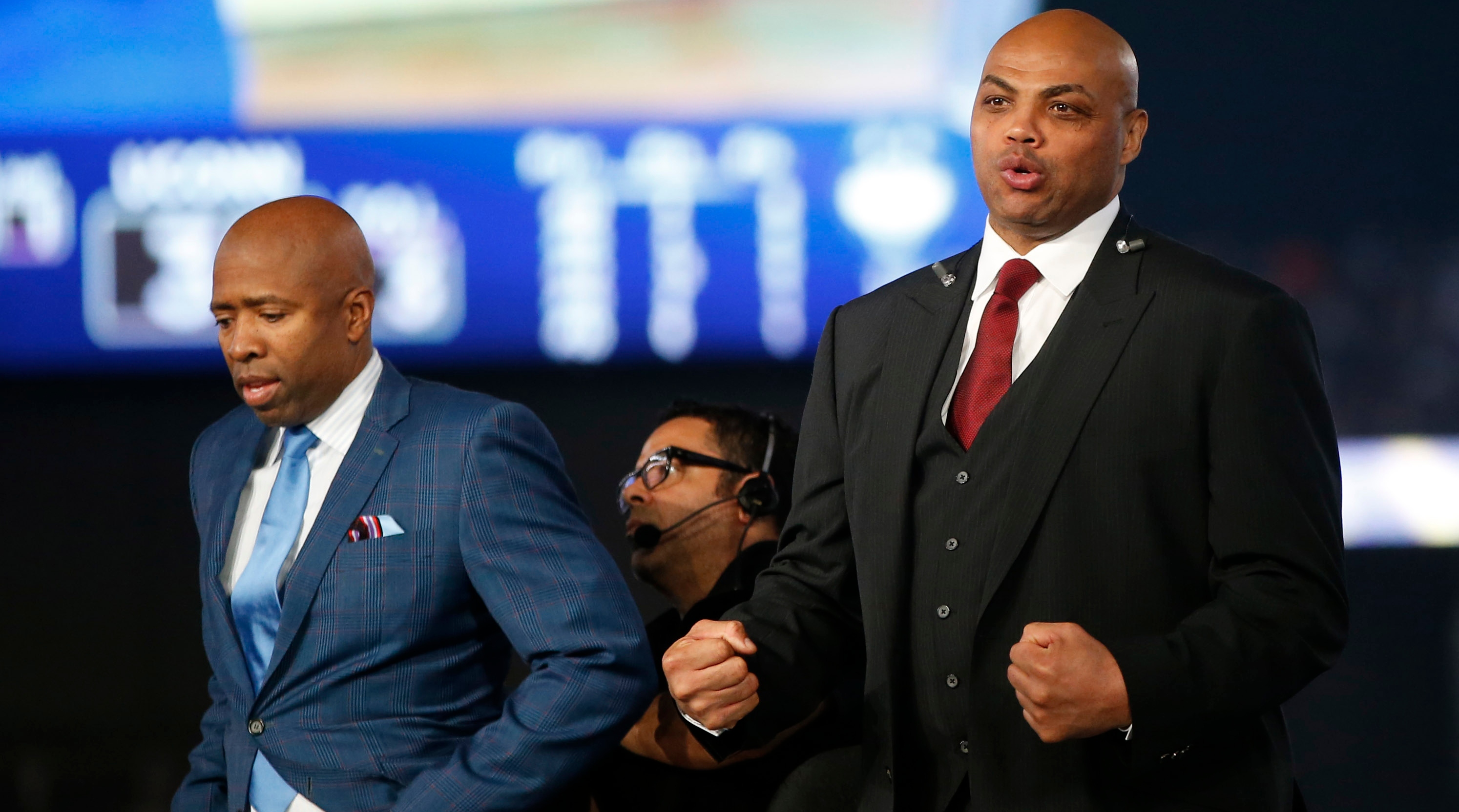 Charles Barkley taunts Kenny Smith amid Kansas’s comeback against UNC ...