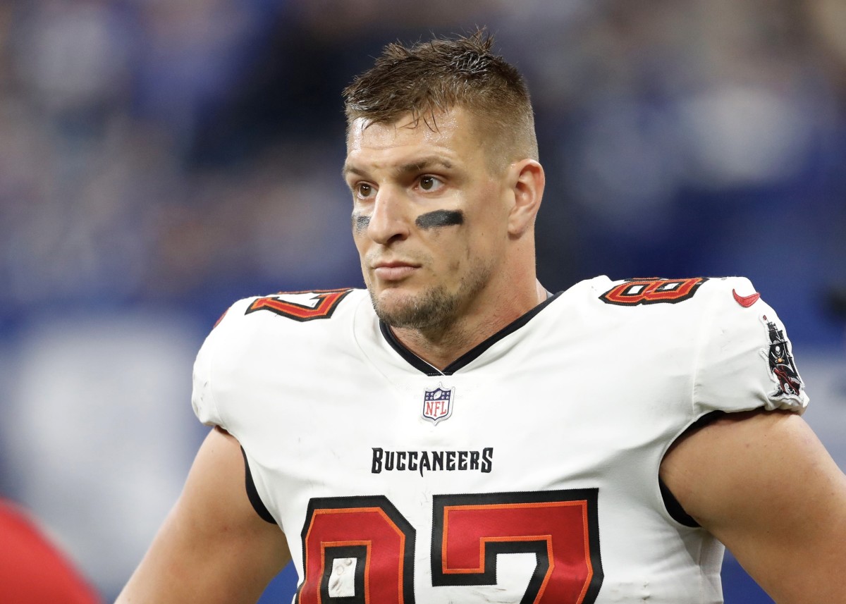 Gronk says he'll play in 2022 if Julian Edelman signs with Bucs