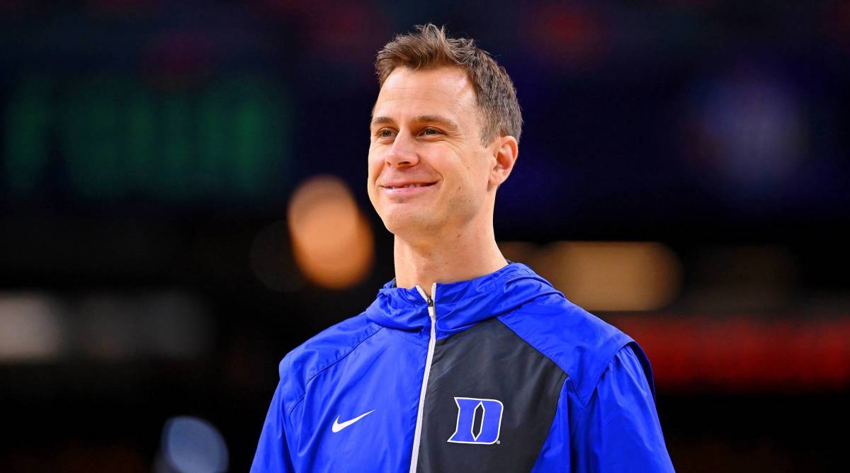 Jon Scheyer coaches a practice for Duke basketball.