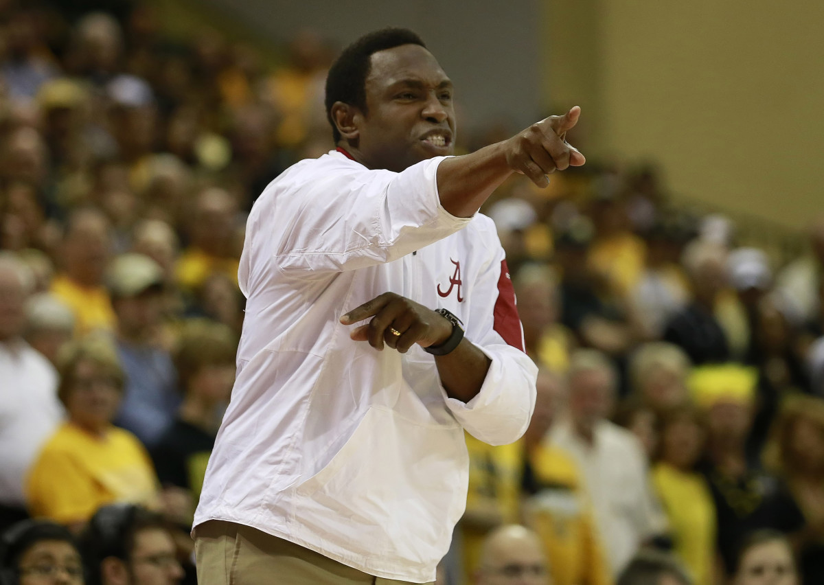 Alabama Crimson Tide head coach Avery Johnson reacts against the Wichita State Shockers during the first half at HP Field House.