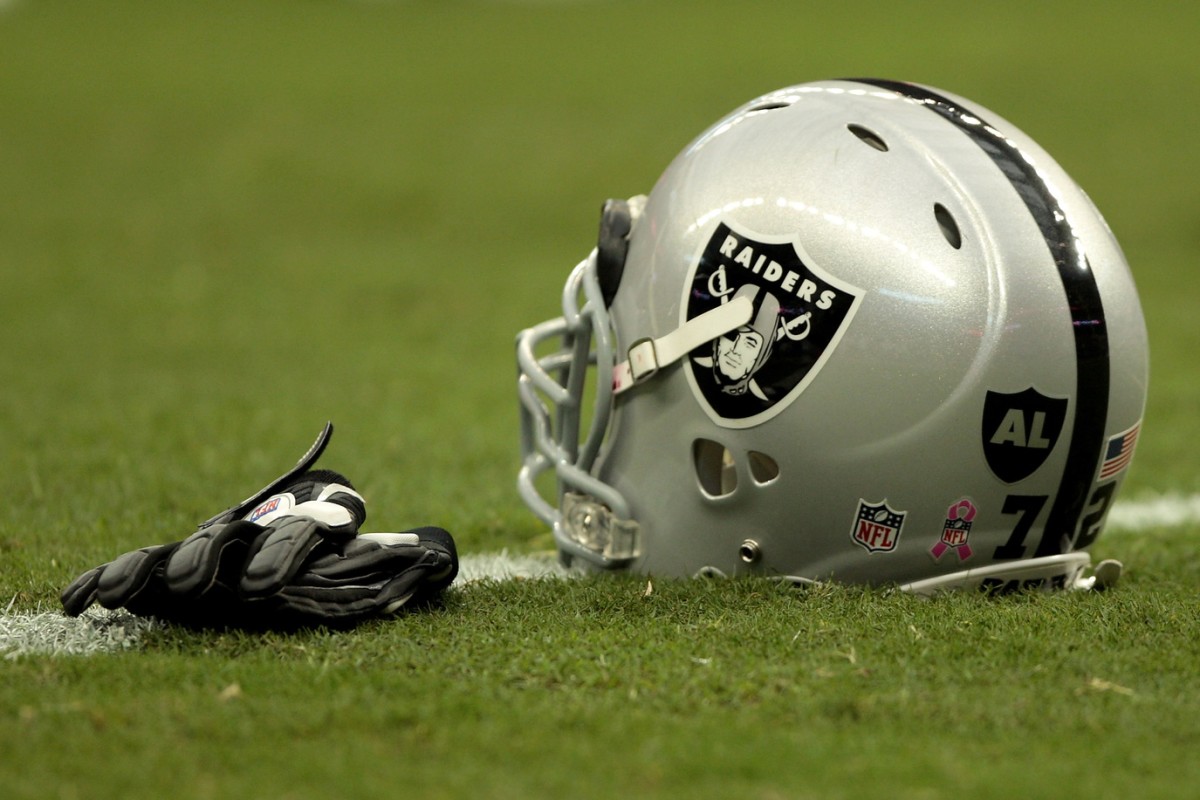 Las Vegas Raiders cornerback Jakorian Bennett #29 plays during pre