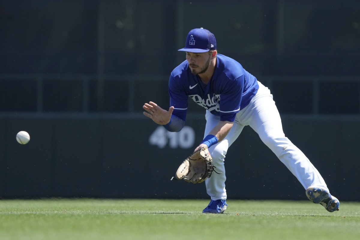 Gavin Lux's Comical Reactions To Dodgers Teammates' Home Run