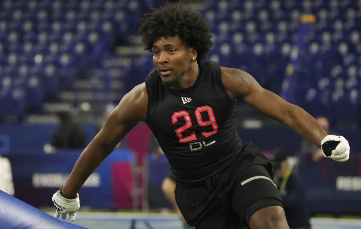 Mar 5, 2022; Indianapolis, IN, USA; South Carolina defensive lineman Kingsley Enagbare (DL29) goes through drills during the 2022 NFL Scouting Combine at Lucas Oil Stadium. Mandatory Credit: Kirby Lee-USA TODAY Sports