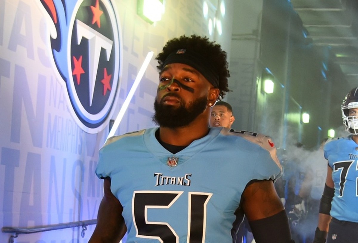 Tennessee Titans linebacker David Long Jr. prepares to defend during  News Photo - Getty Images